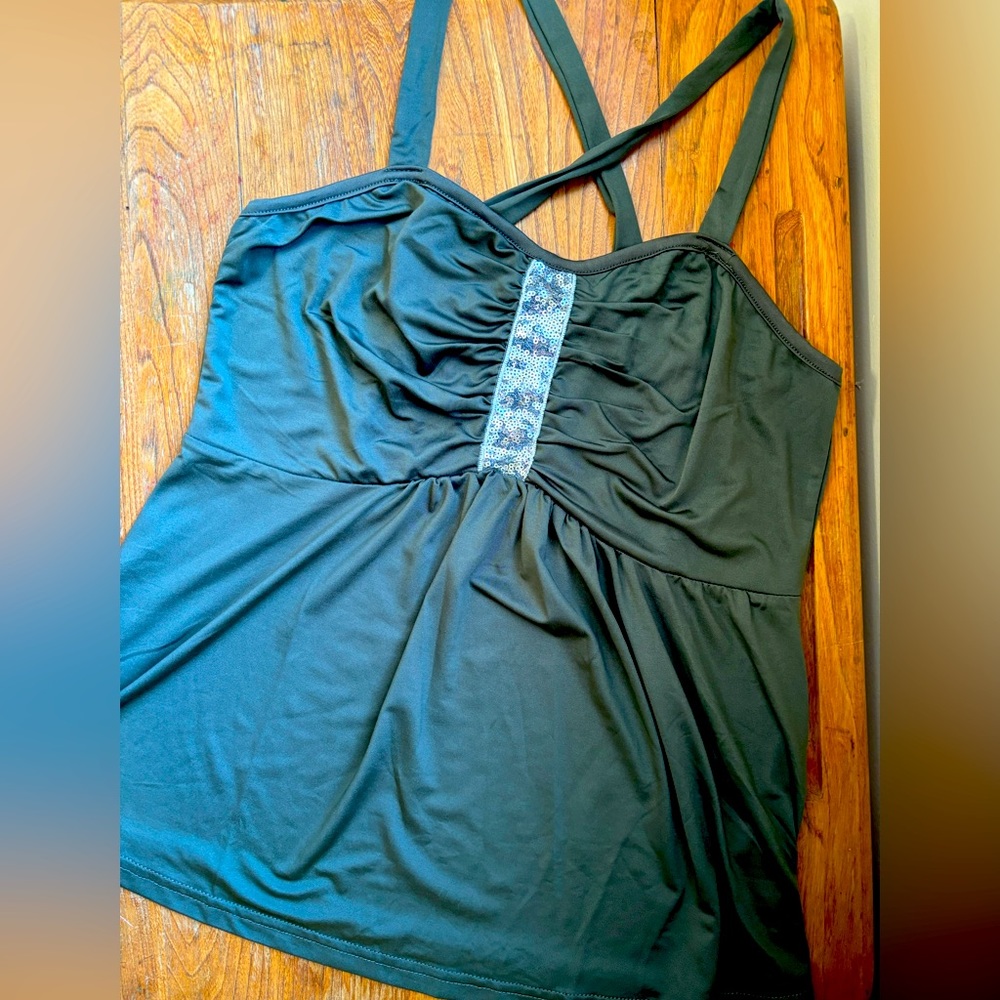 NWOT tank top. Size medium. Nice olive green color.